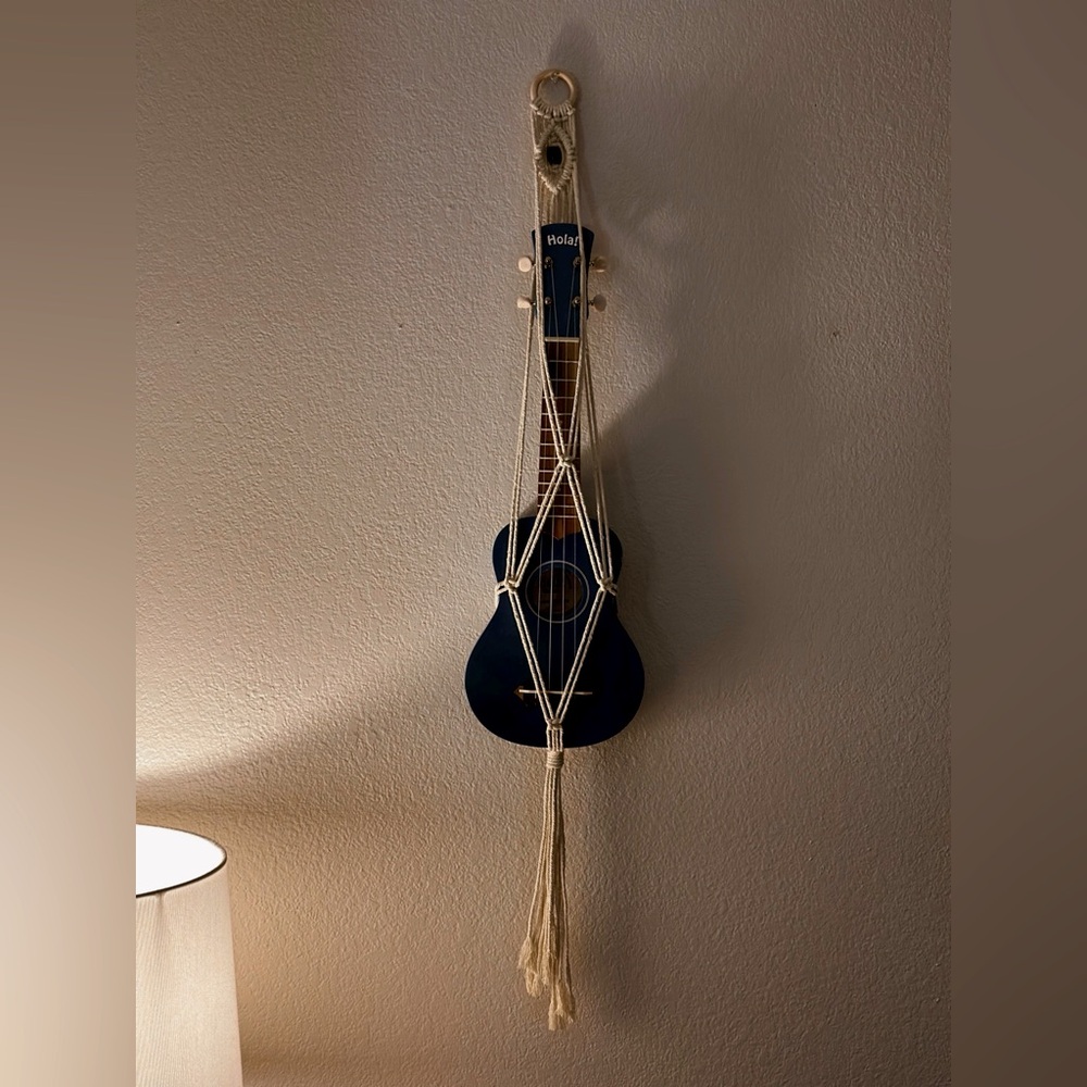 Hola Ukulele w/macramé hanger